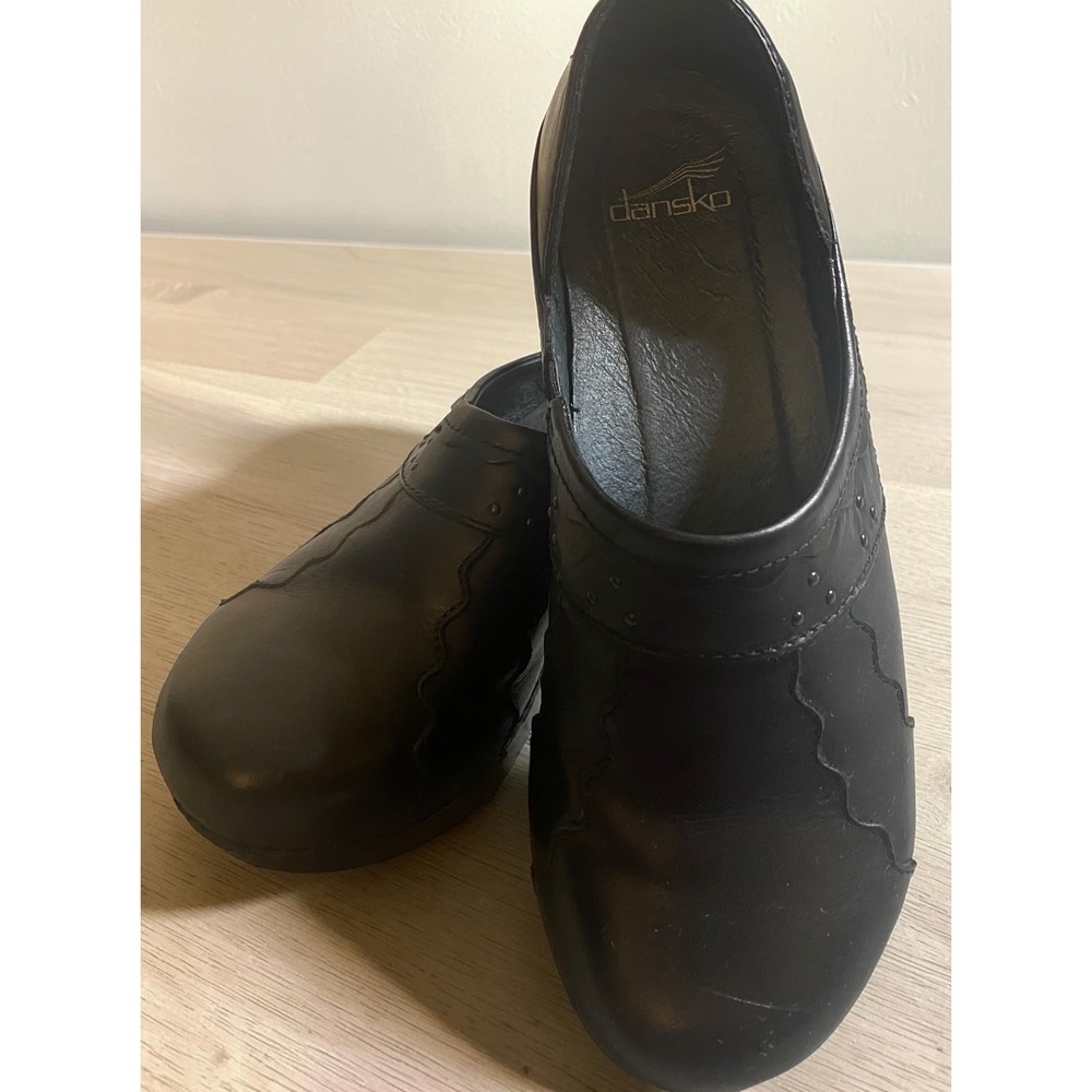 Dansko Hailey Scalloped Black Leather Studded Clogs Woman's Clogs Size 9.5